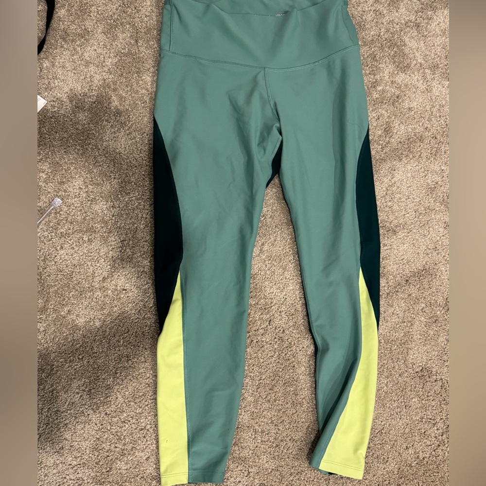 Old Navy active Set Green Leggings and bra
